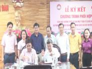 Lễ ký kết chương trình phối hợp giữa Ban Thường trực UB MTTQ Việt Nam huyện và Phòng giao dịch Ngân hàng CSXH huyện