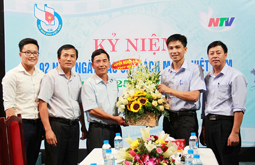 Huyện Nghĩa Đàn chúc mừng các đơn vị báo chí trong tỉnh